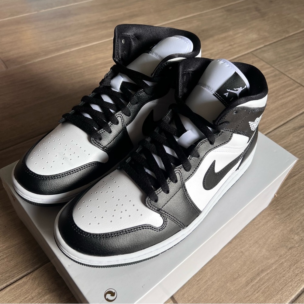 Nike Air Jordan 1 Mid ( box without lid )